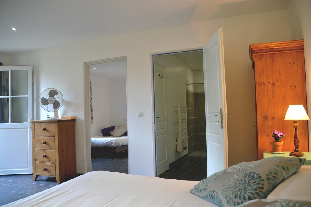 Hotel Les Grands Chenes Saint-Fargeau  Room photo